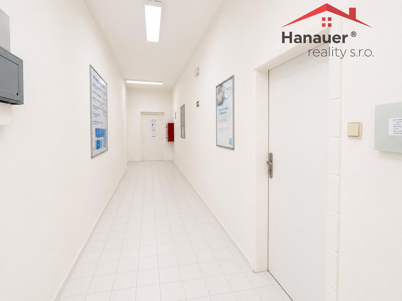 Pronájem komerčního objektu (jiného typu) 127 m² — photo 2