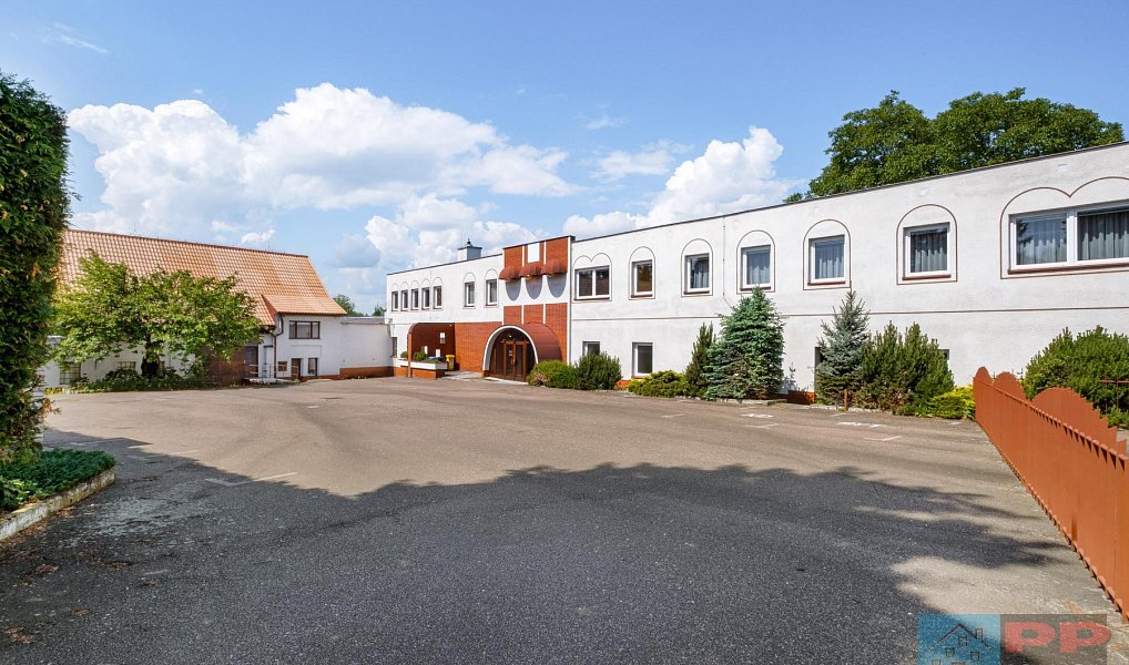 Prodej obchodních prostor 941 m², Pardubice – náhled fotky 2