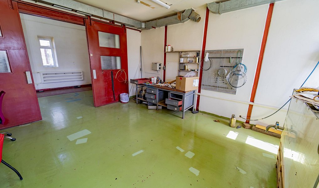 Prodej výrobních prostor 861 m², Bezno – náhled fotky 8