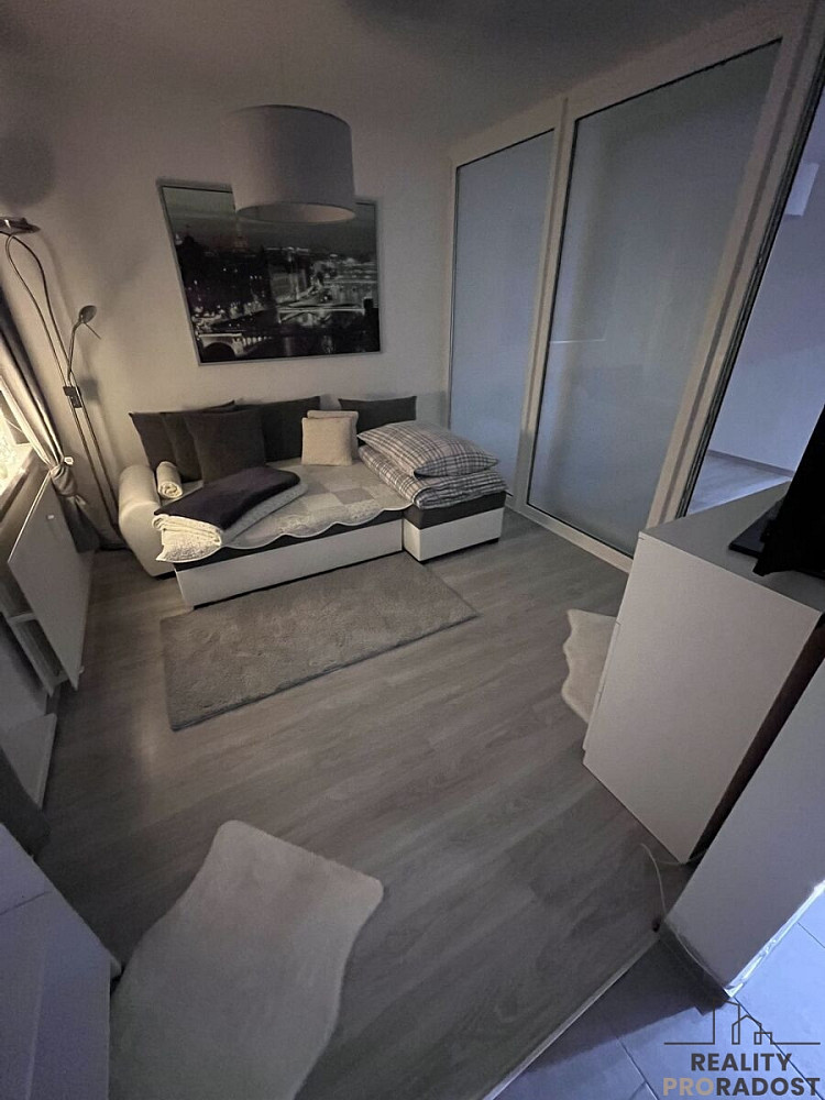 Pronájem bytu 2+kk 41 m² – fotografie 3