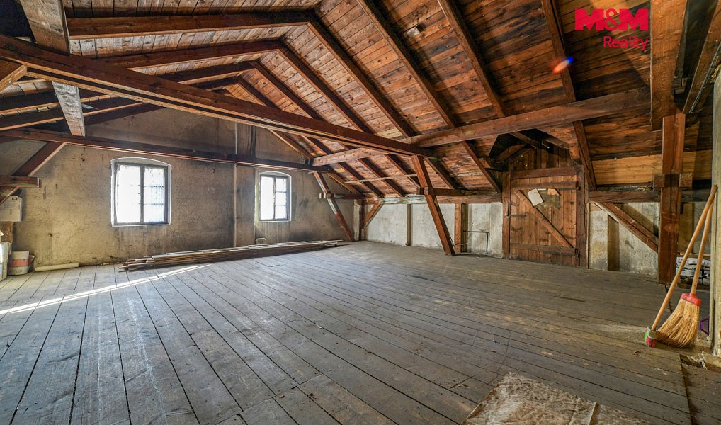 Prodej domu 247 m² s pozemkem 1 456 m², Loket – náhled fotky 24