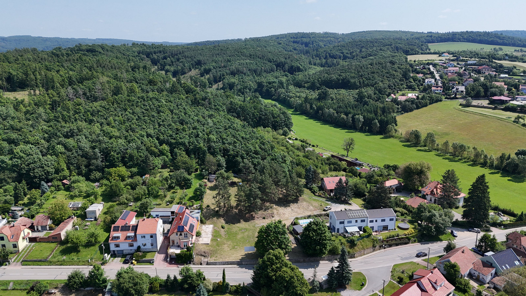 Prodej stavebního pozemku 1 574 m² – pohled 3