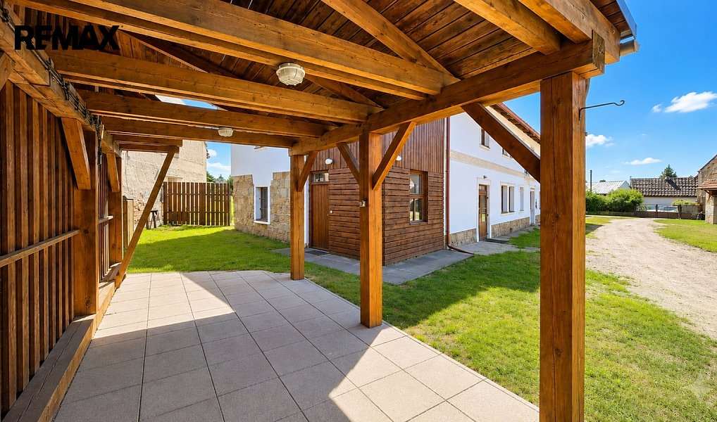 Prodej ubytovacího objektu 320 m², Kokořín – náhled fotky 7
