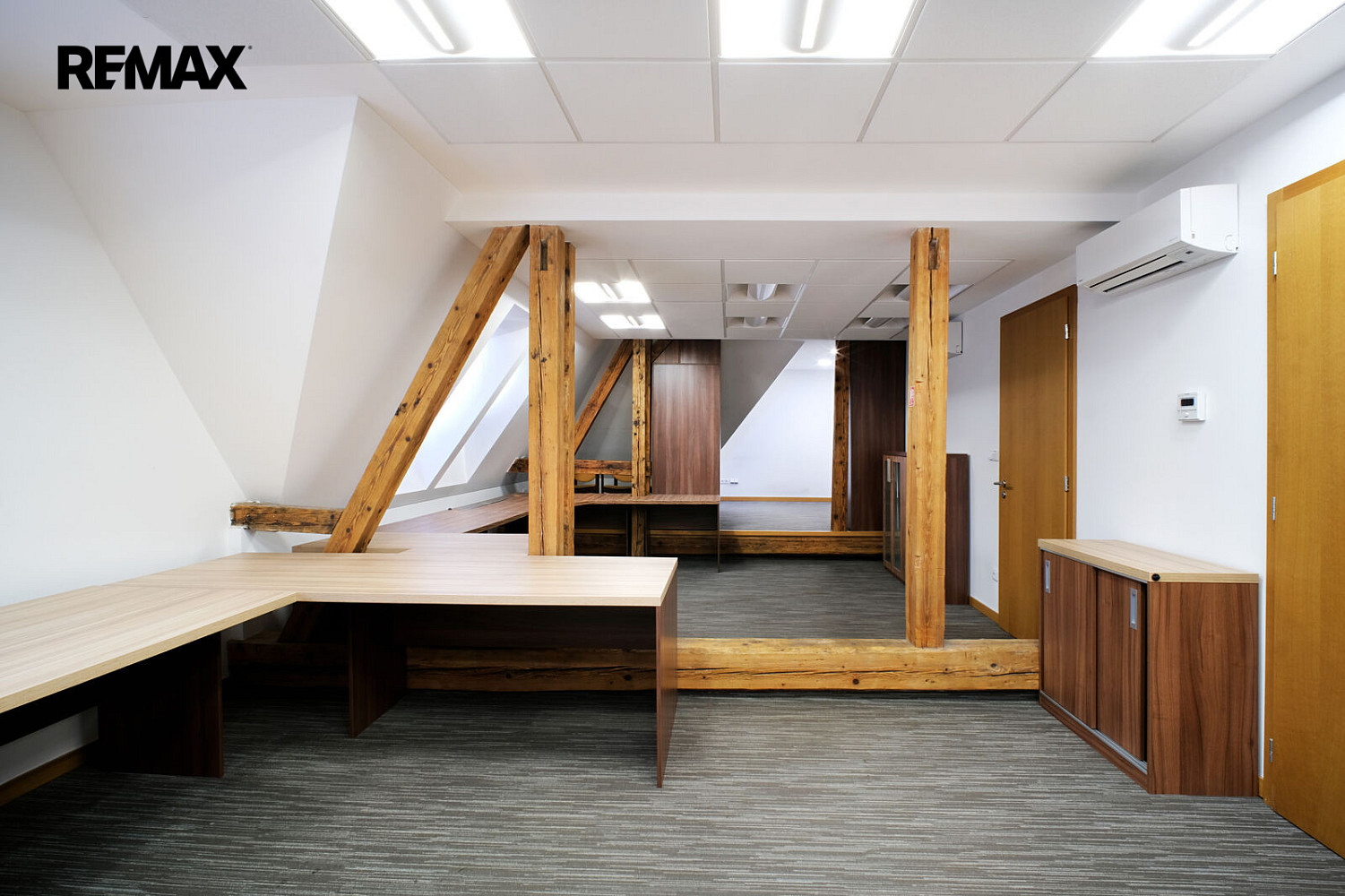 Pronájem kanceláře 124 m² – fotografie 3