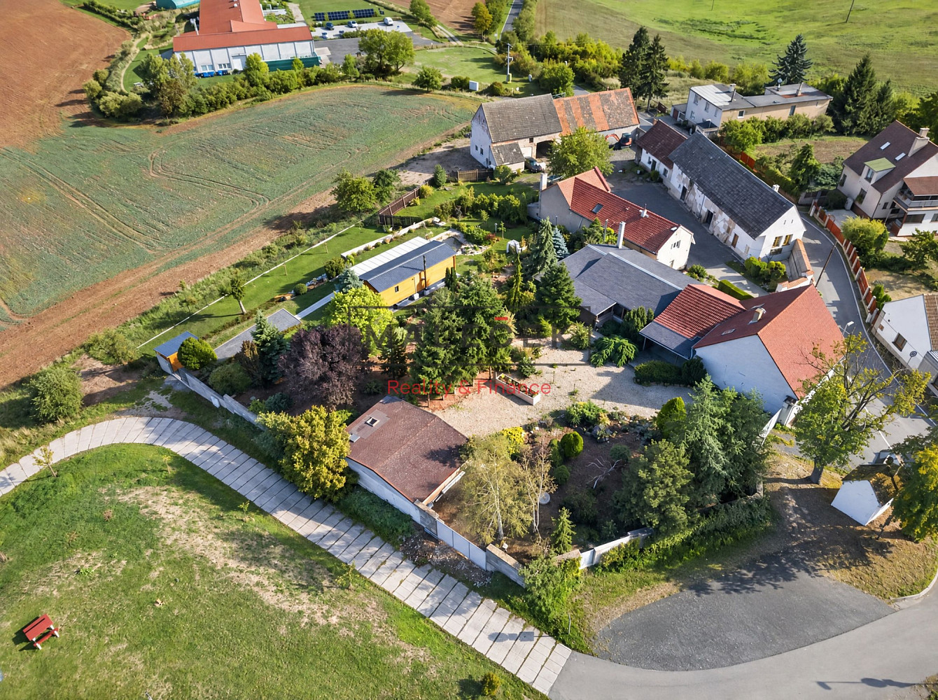 Prodej stavebního pozemku 833 m² – fotografie 4