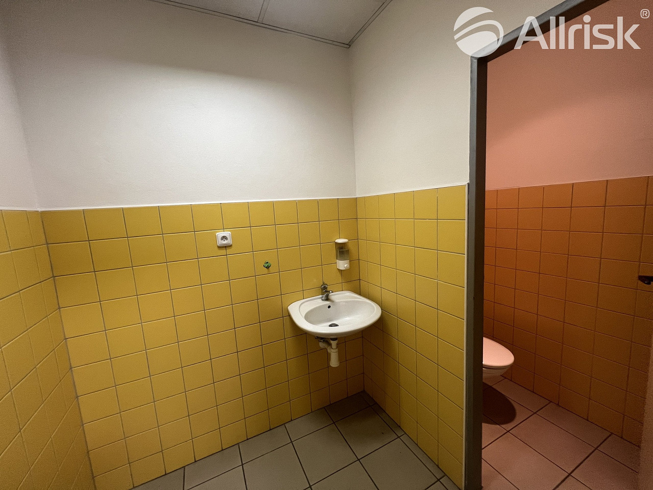Pronájem kanceláře 20 m² — photo 3