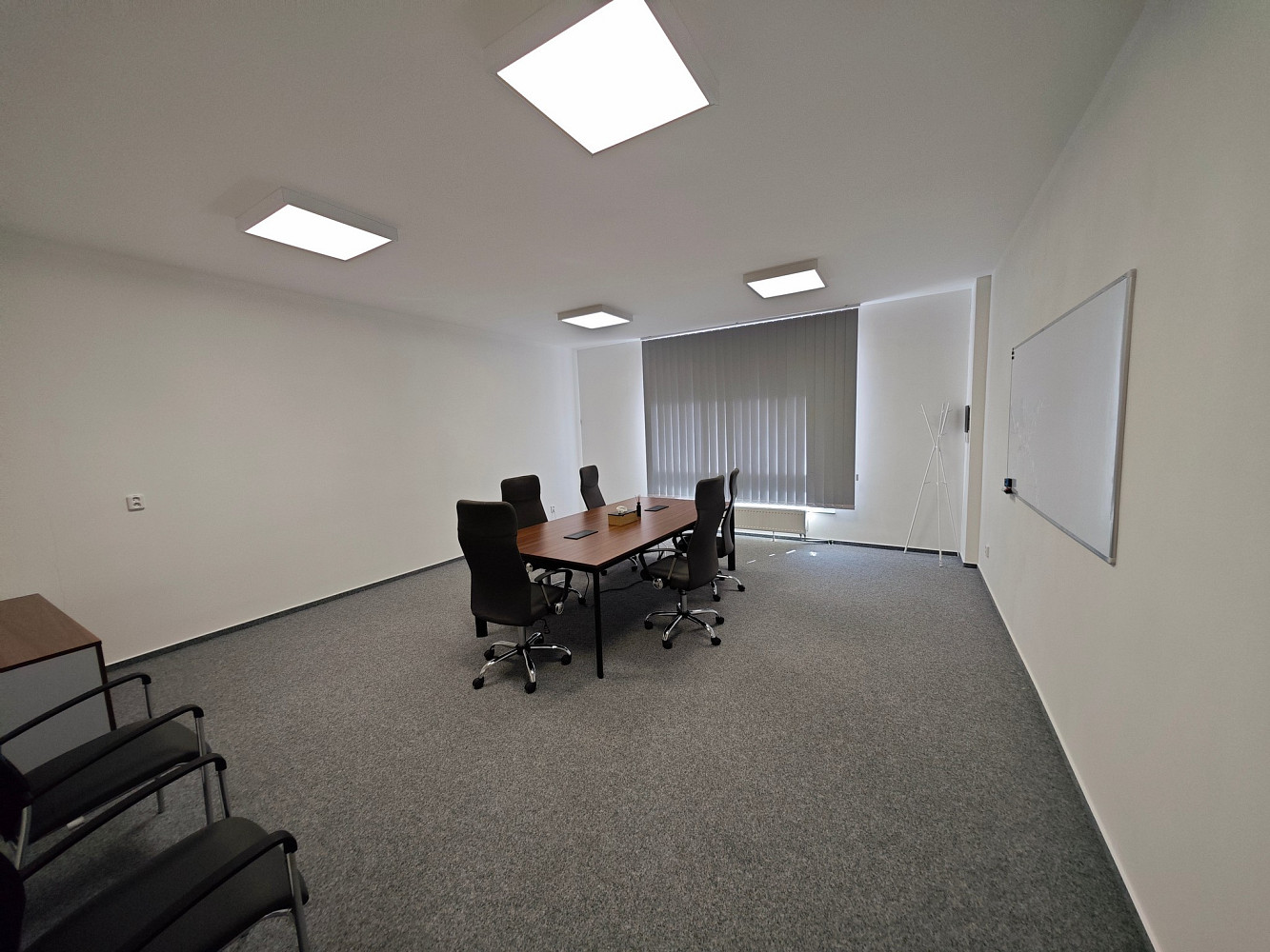 Pronájem kanceláře 198 m² – fotografie 5