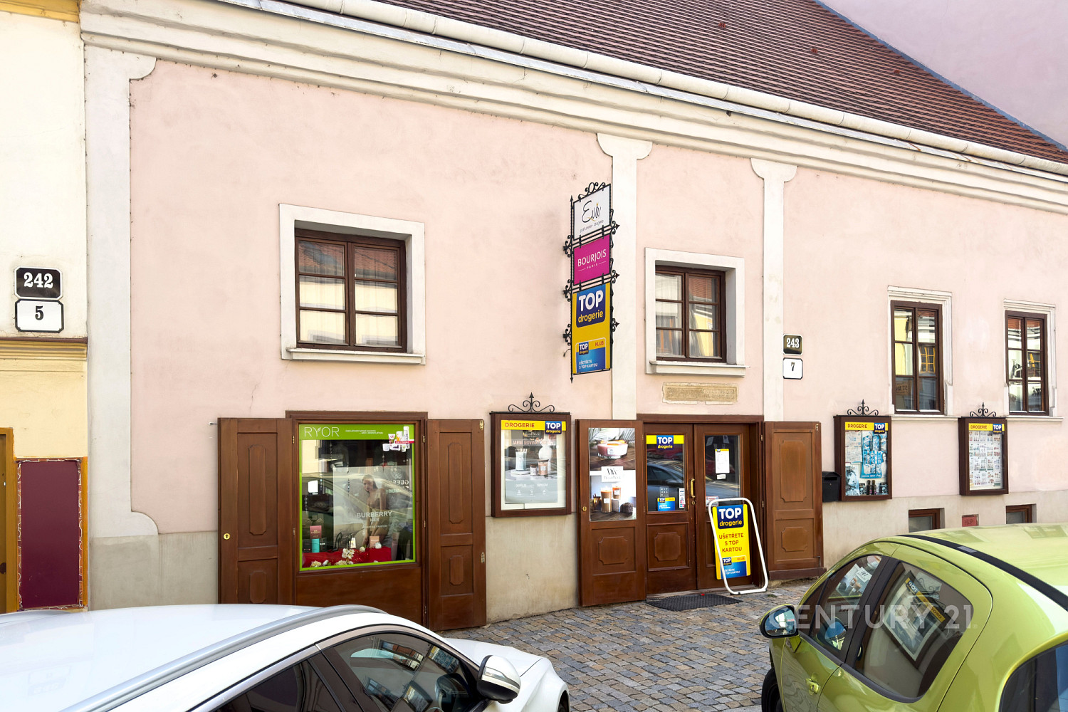 Prodej obchodních prostor 330 m² – fotografie 3