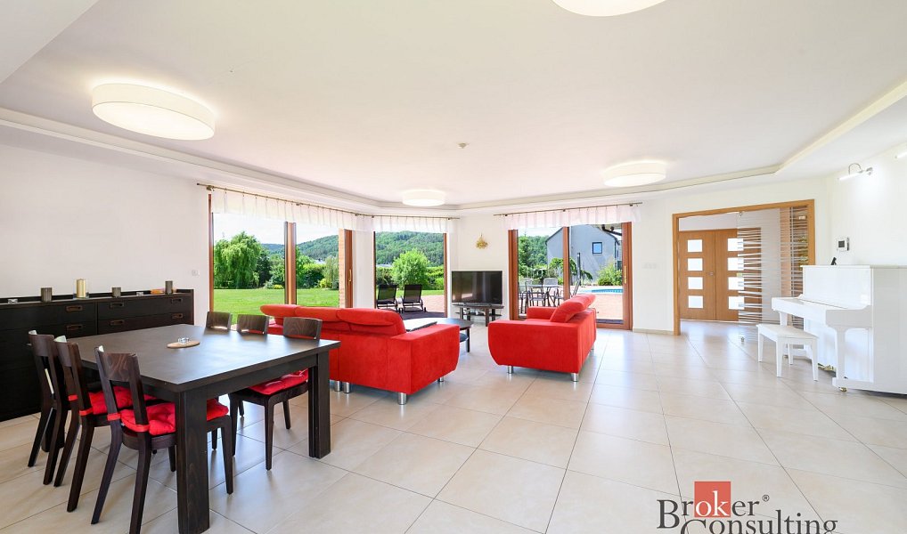 Prodej domu 372 m² s pozemkem 2 751 m², Štěnovice – náhled fotky 2