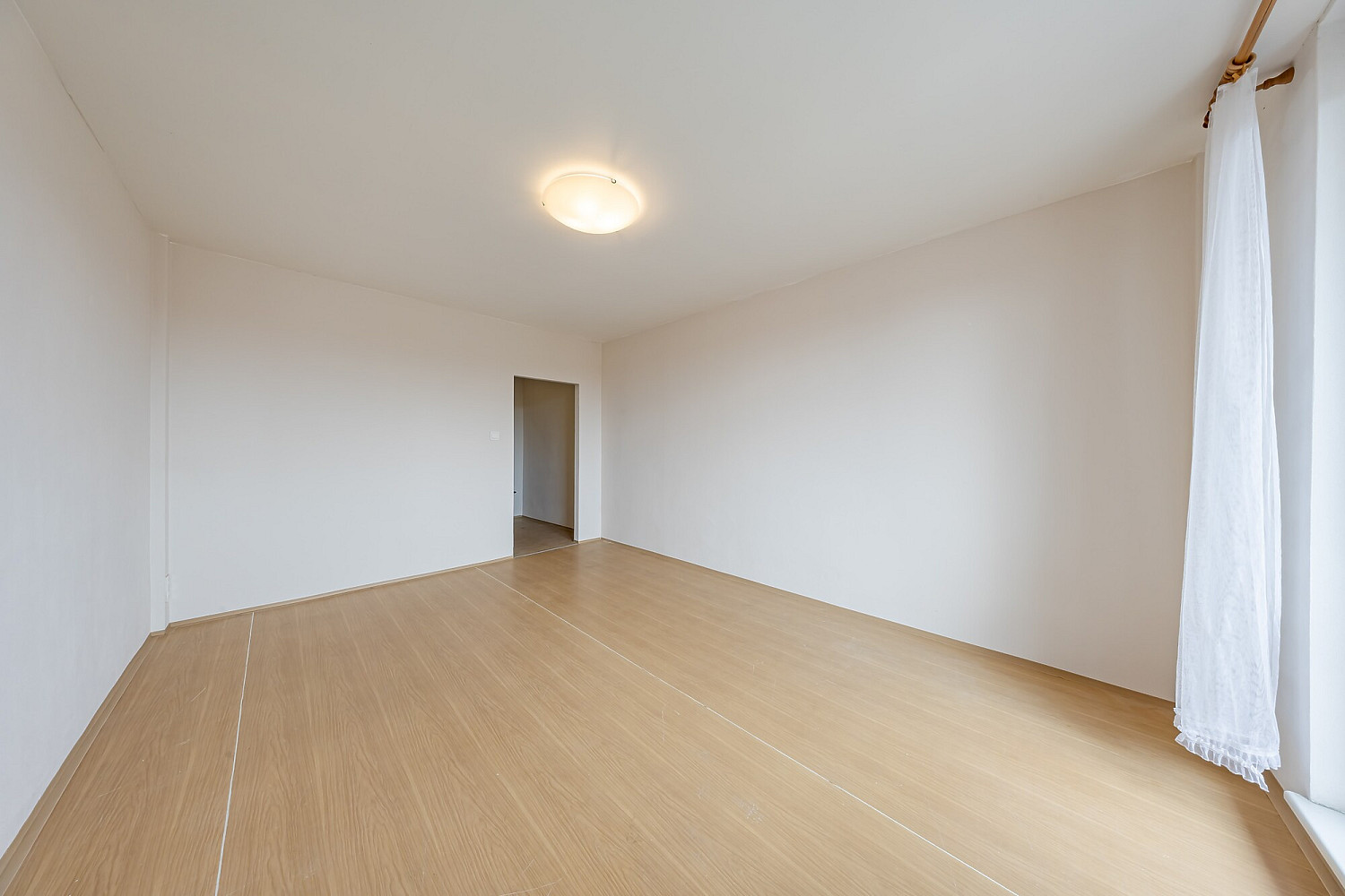Pronájem bytu 1+kk 28 m² – fotografie 2