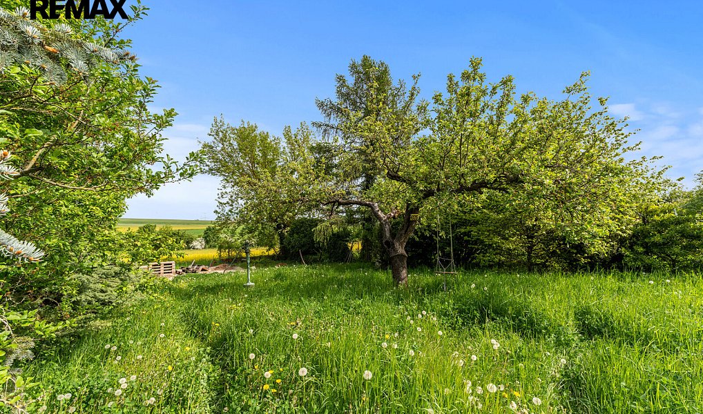 Prodej stavebního pozemku 950 m², Mořina – náhled fotky 11