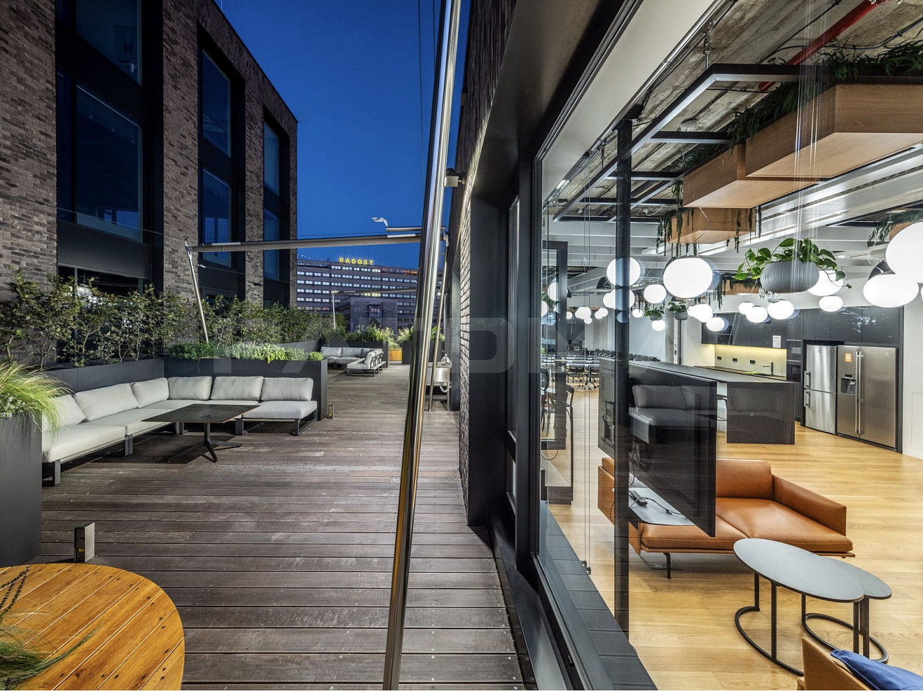Pronájem kanceláře 912 m² – fotografie 2