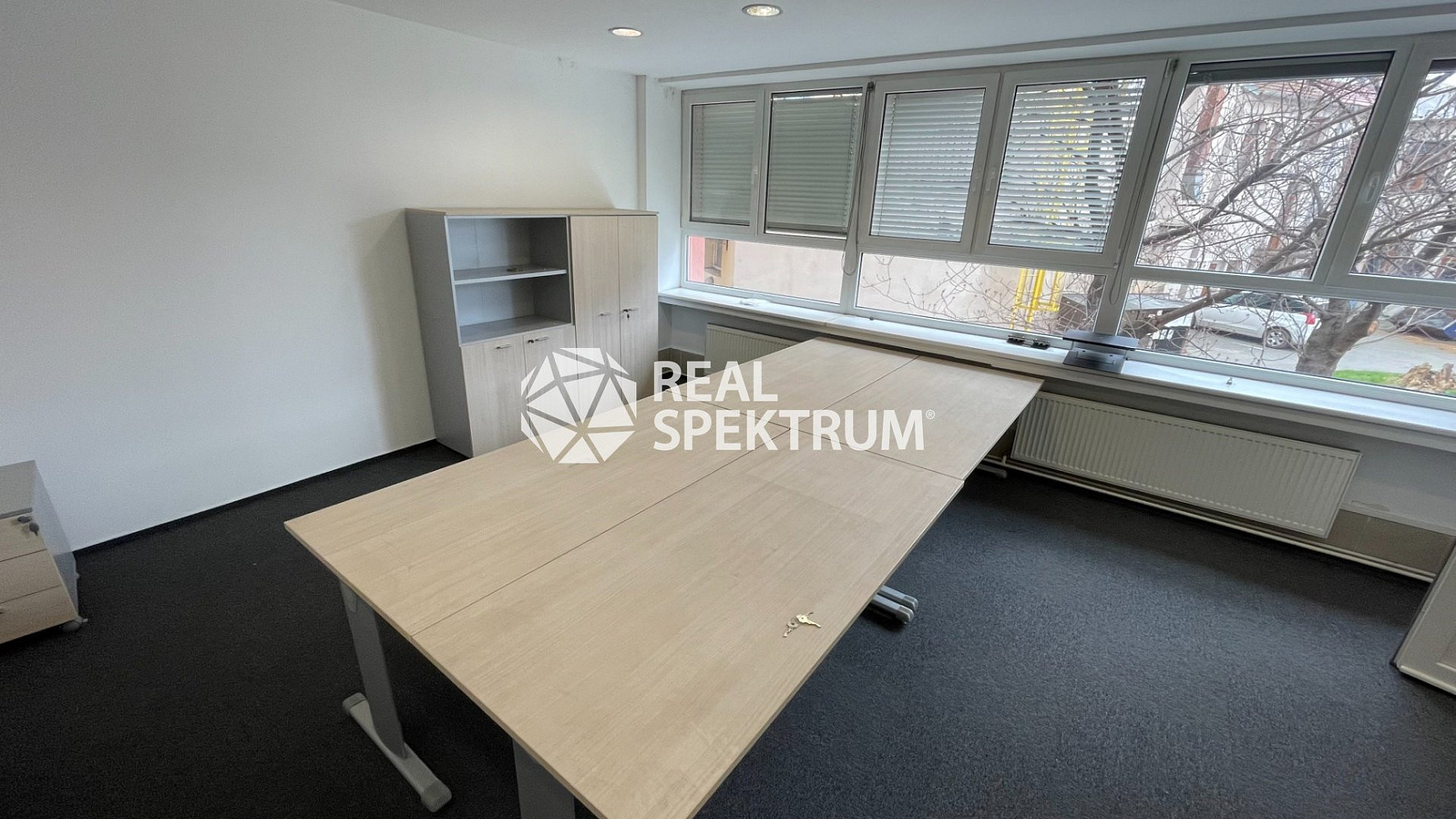 Pronájem kanceláře 758 m² – fotografie 2