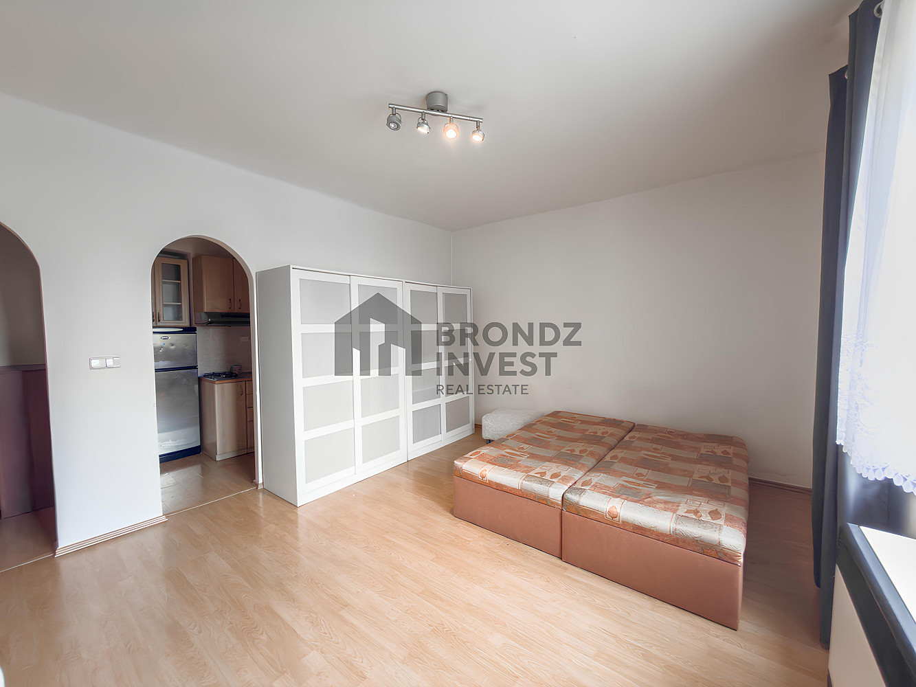 Pronájem bytu 1+1 40 m² – pohled 2