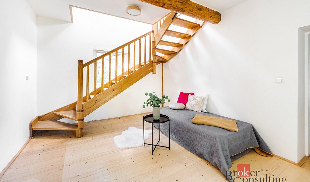 Prodej domu 207 m² s pozemkem 1 124 m², Babice – náhled fotky 6