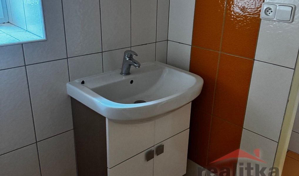 Prodej restaurace 1 221 m², Stěbořice – náhled fotky 31