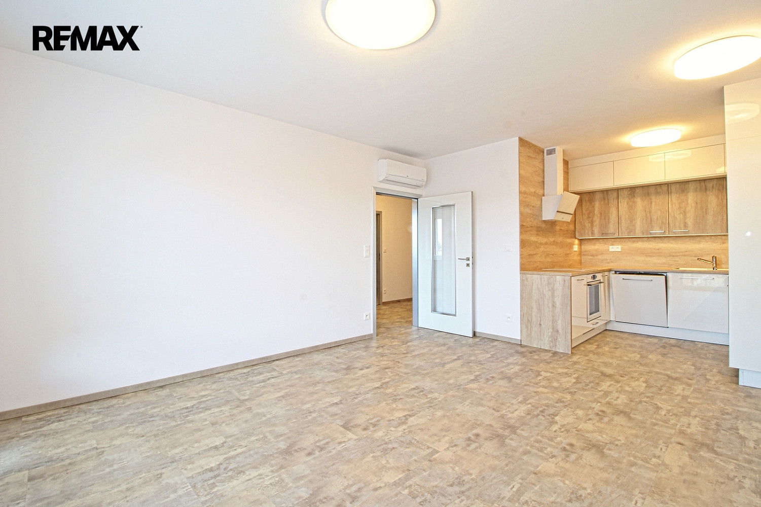 Pronájem bytu 2+kk 58 m² — photo 2