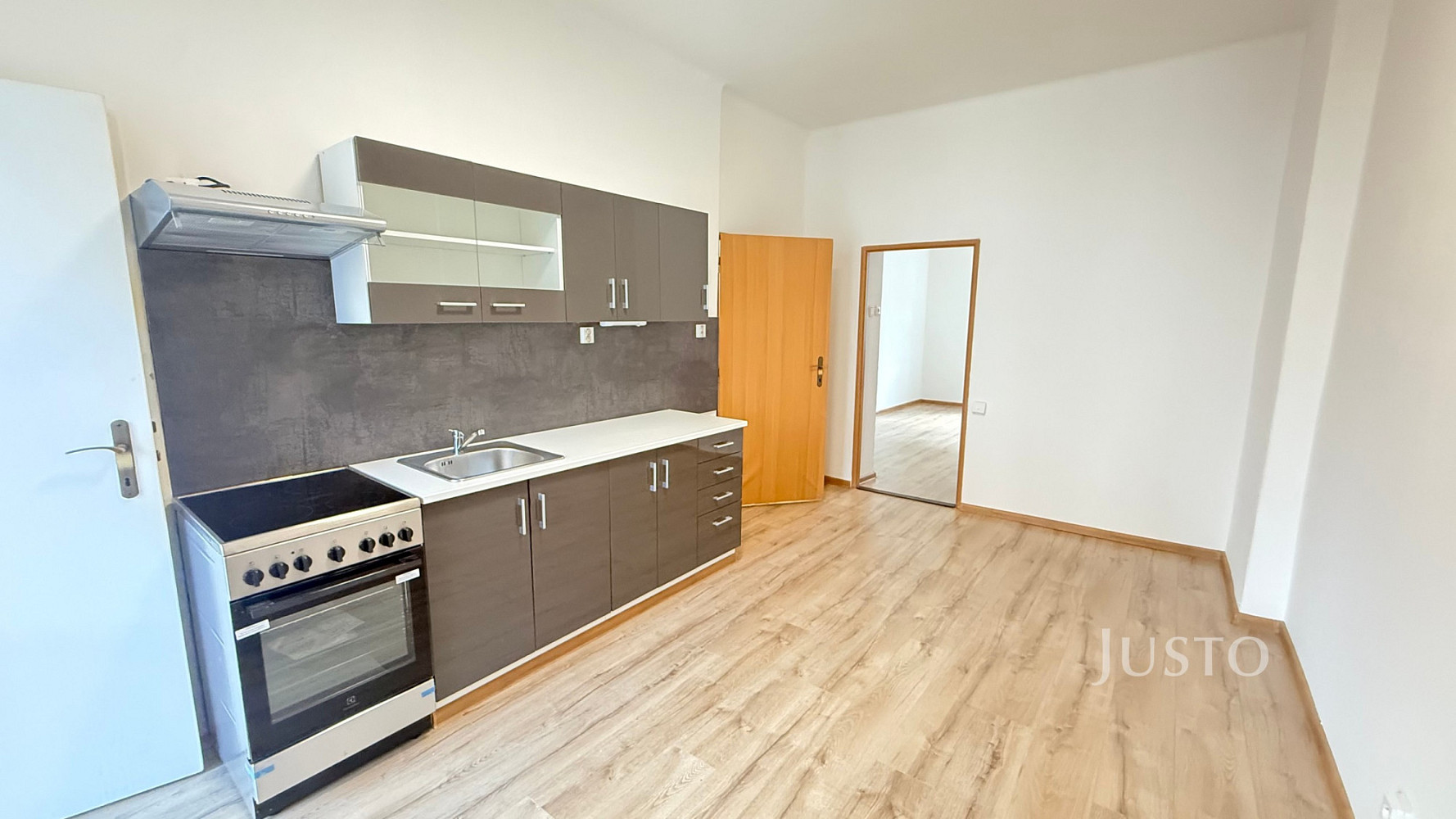 Pronájem bytu 2+1 80 m² – fotografie 2