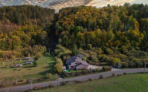 Prodej domu 550 m² s pozemkem 3 136 m², Cajthamlova, Beroun - Beroun-Zavadilka