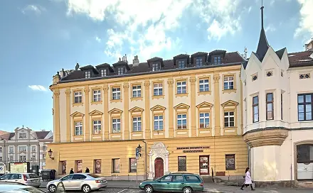 Pronájem obchodních prostor 72 m², Resselovo náměstí, Chrudim - Chrudim I