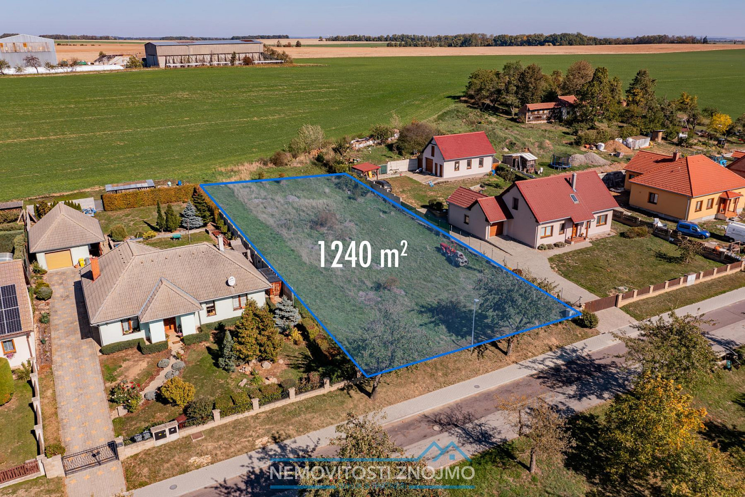 Prodej stavebního pozemku 1 240 m² – fotografie 2