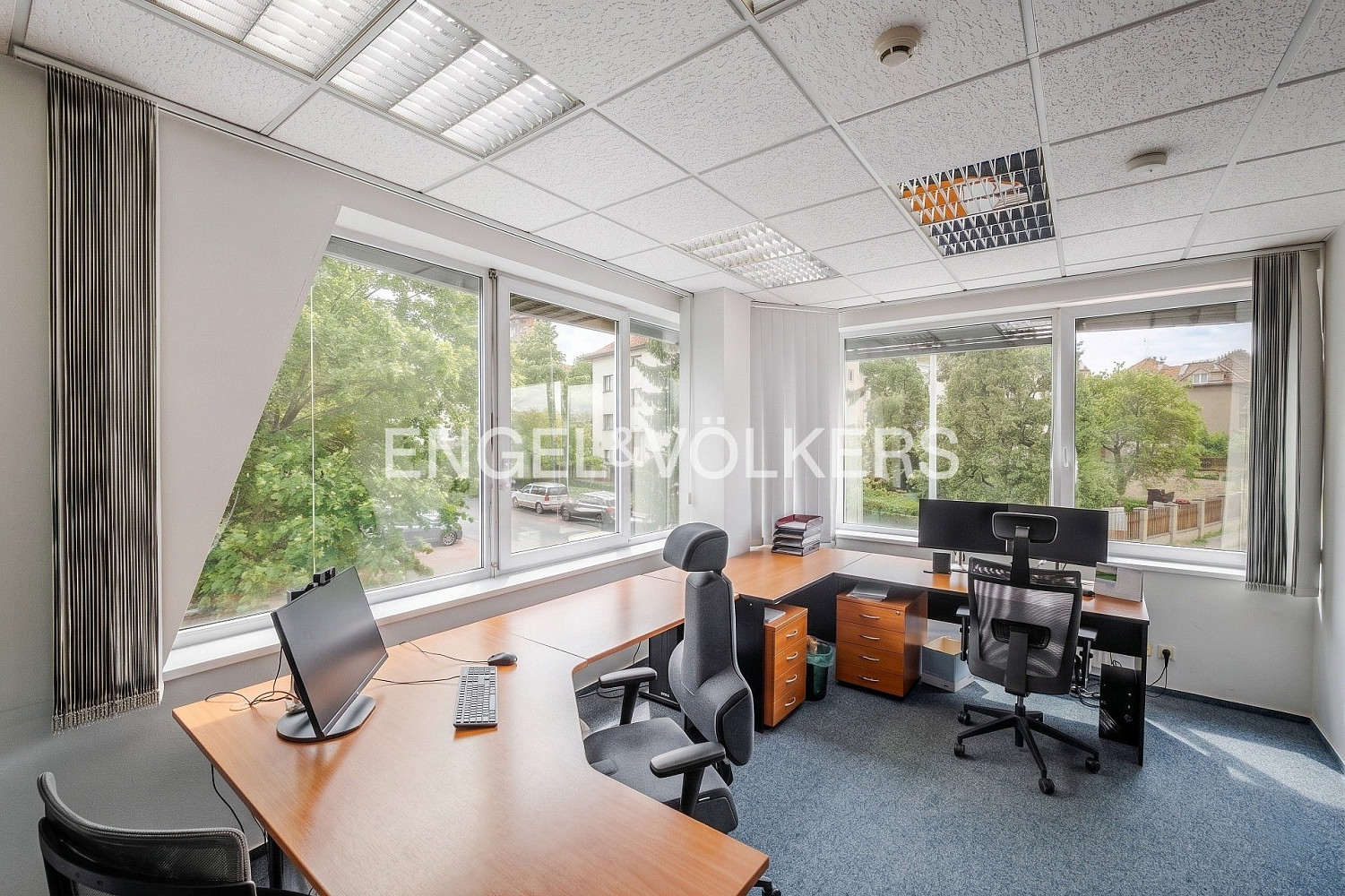 Pronájem kanceláře 191 m² – fotografie 2
