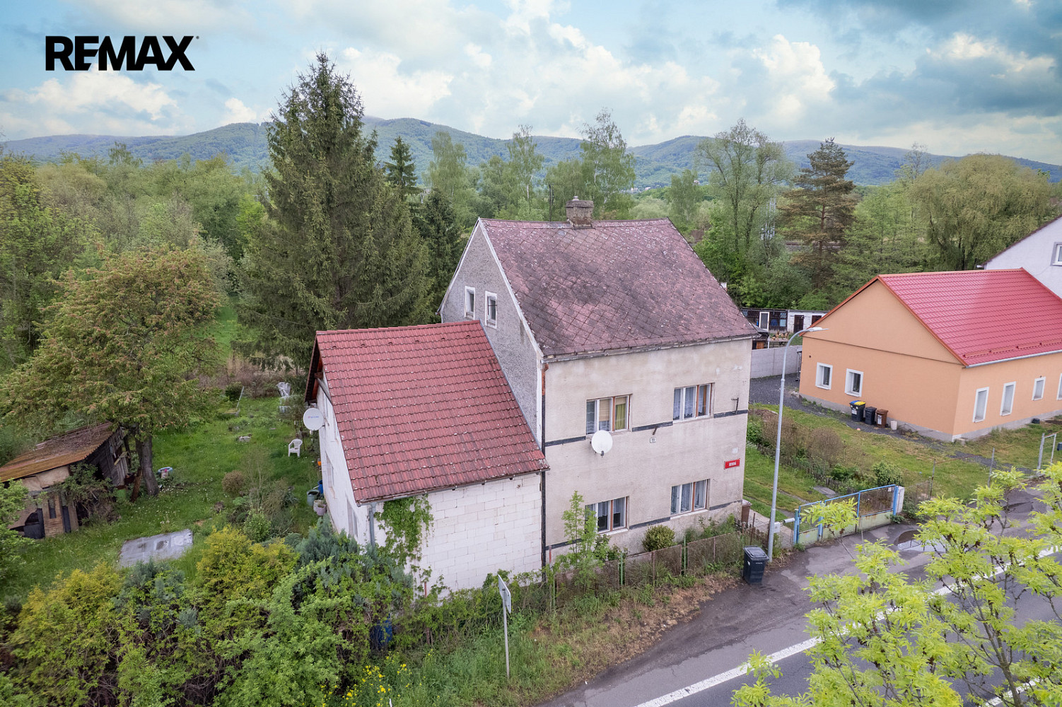 Prodej domu 210 m² s pozemkem 1 044 m² — photo 2