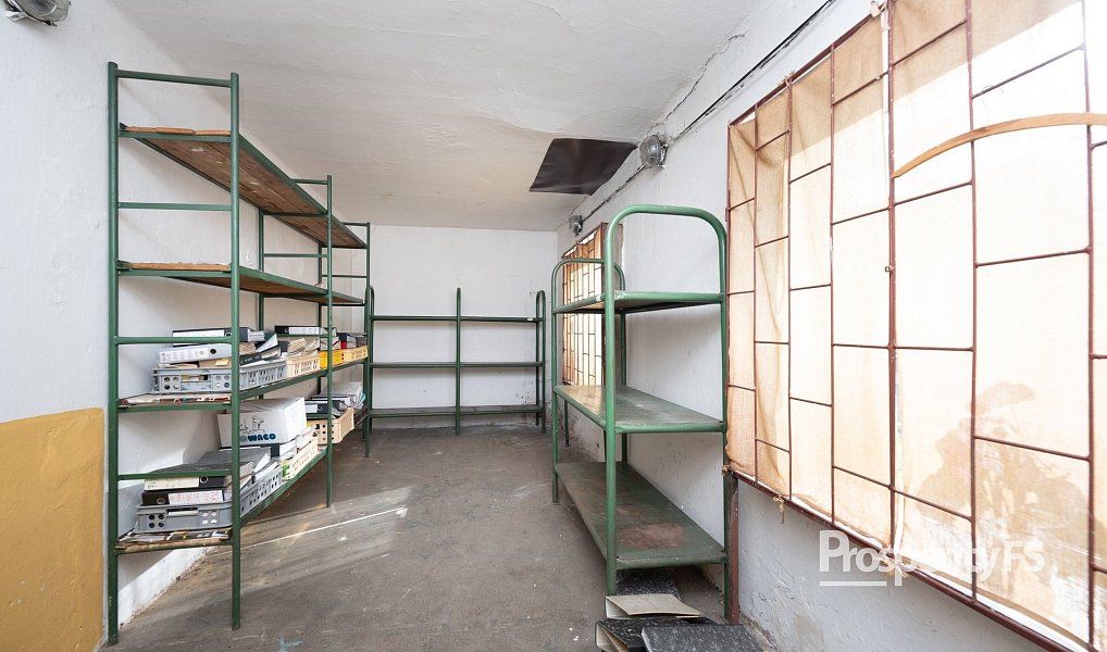 Prodej kanceláře 475 m², Okna – náhled fotky 16