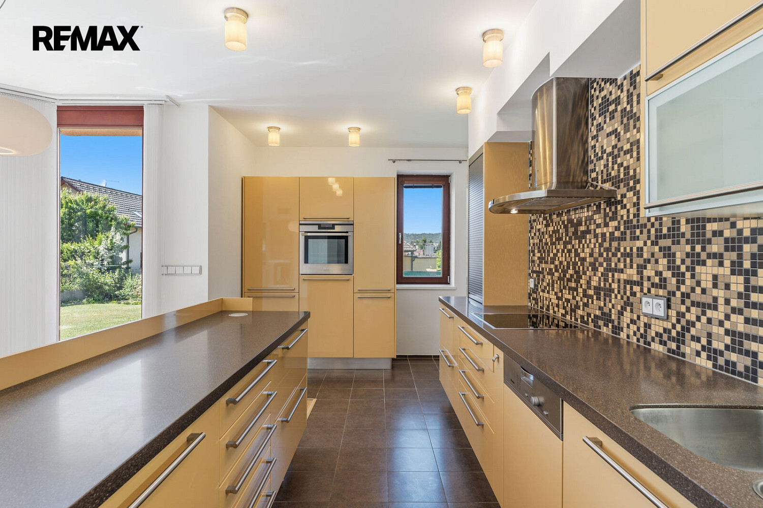 Prodej domu 241 m² s pozemkem 742 m² – fotografie 4