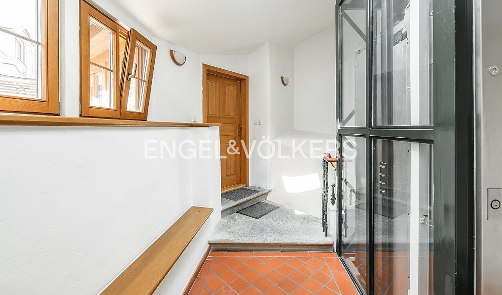 Pronájem bytu 4+kk 221 m², Praha – náhled fotky 15