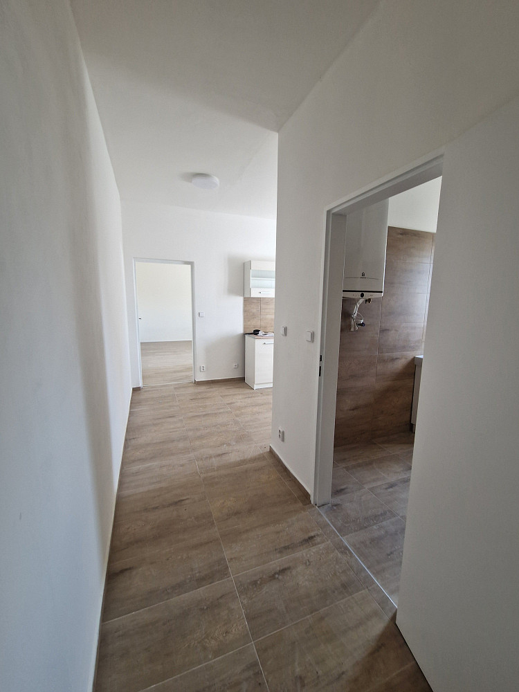 Pronájem bytu 2+kk 40 m² – fotografie 3