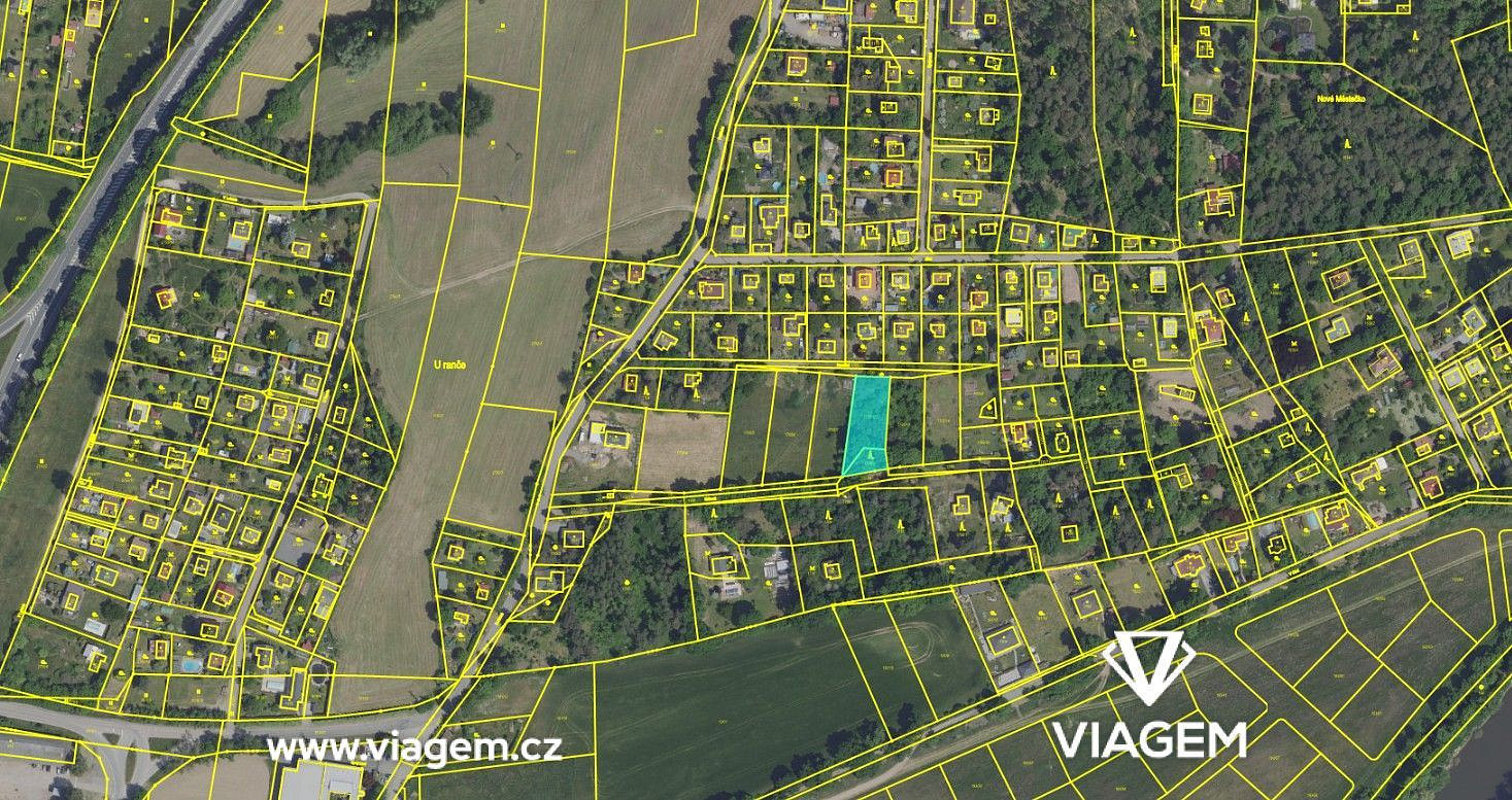 Prodej stavebního pozemku 1 070 m² – fotografie 2