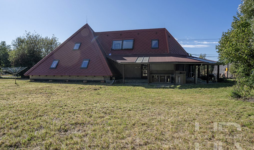 Prodej domu 202 m² s pozemkem 2 142 m², Šternberk – náhled fotky 33