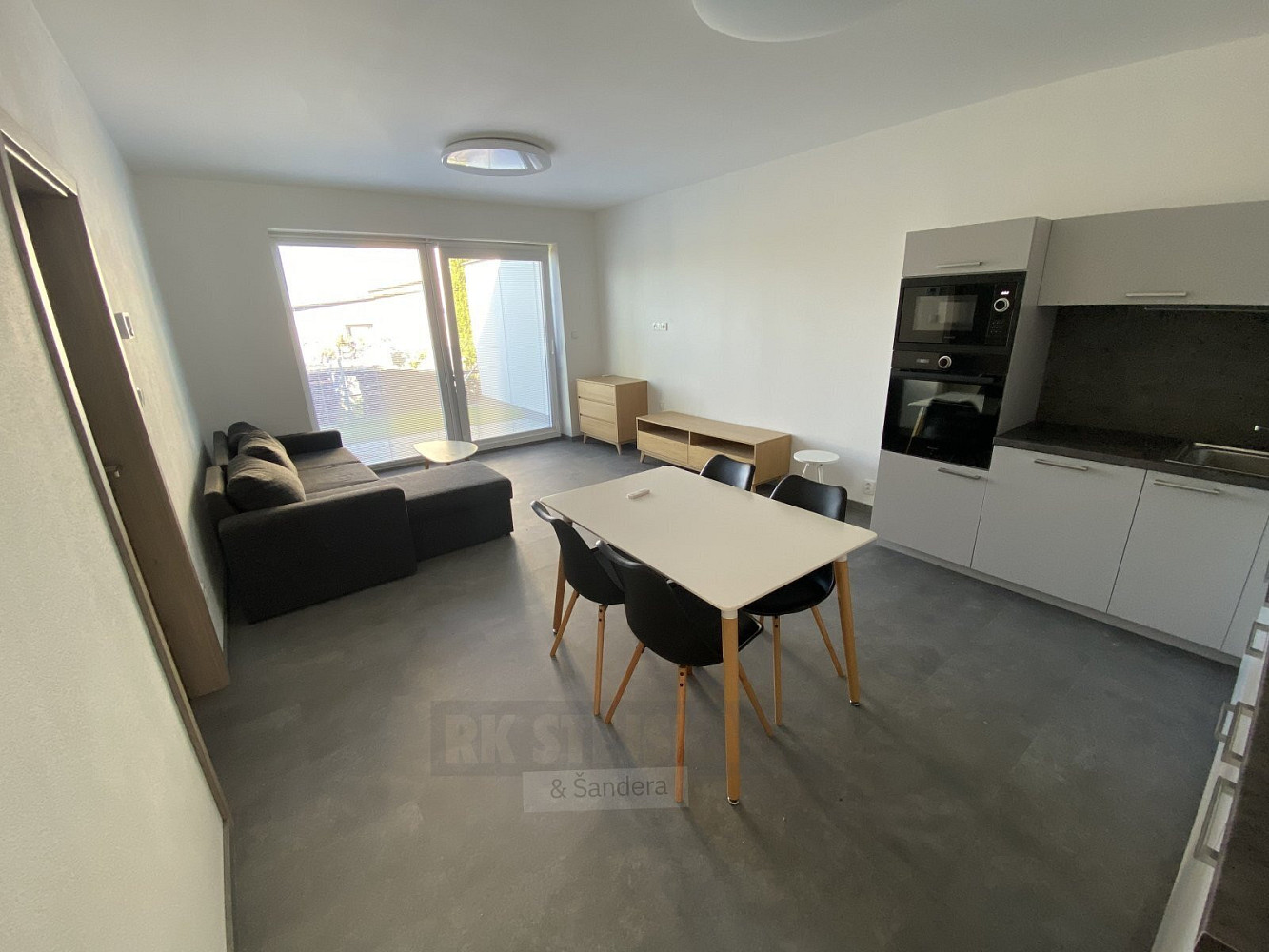 Pronájem bytu 4+kk 80 m² – fotografie 2