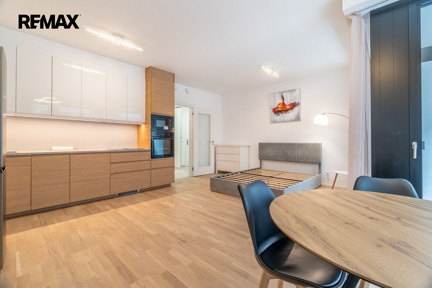 Pronájem bytu 1+kk 39 m² – fotografie 3