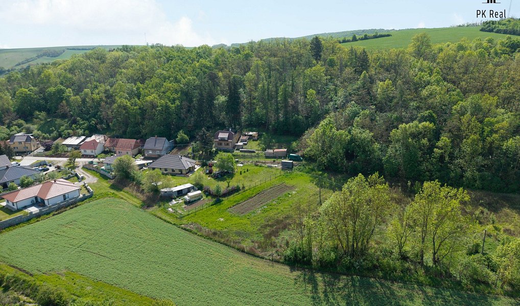 Prodej stavebního pozemku 1 530 m², Velké Hostěrádky – náhled fotky 2