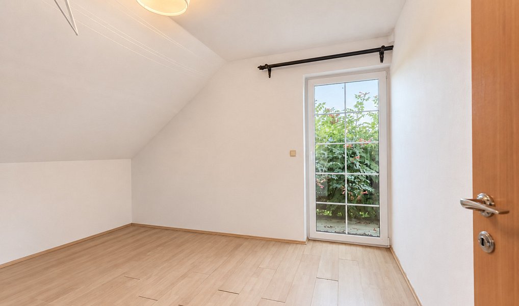 Prodej domu 187 m² s pozemkem 859 m², Skorkov – náhled fotky 20