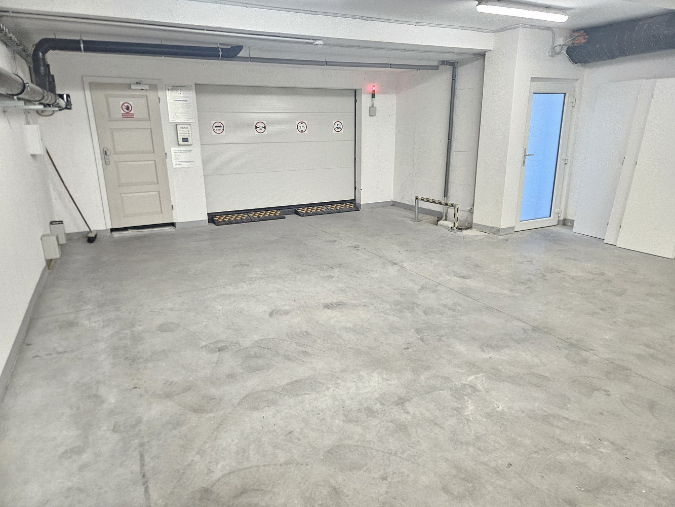 Pronájem garážové stání, 15 m2 - Brno - Zábrdovice
