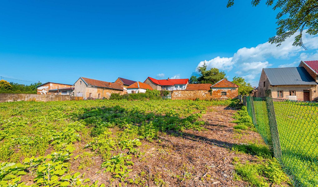 Prodej stavebního pozemku 2 053 m², Hranice – náhled fotky 2