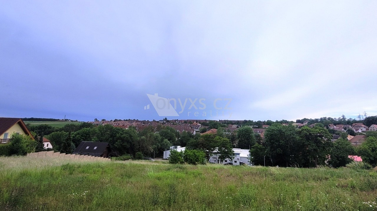 Prodej stavebního pozemku 967 m² – pohled 2