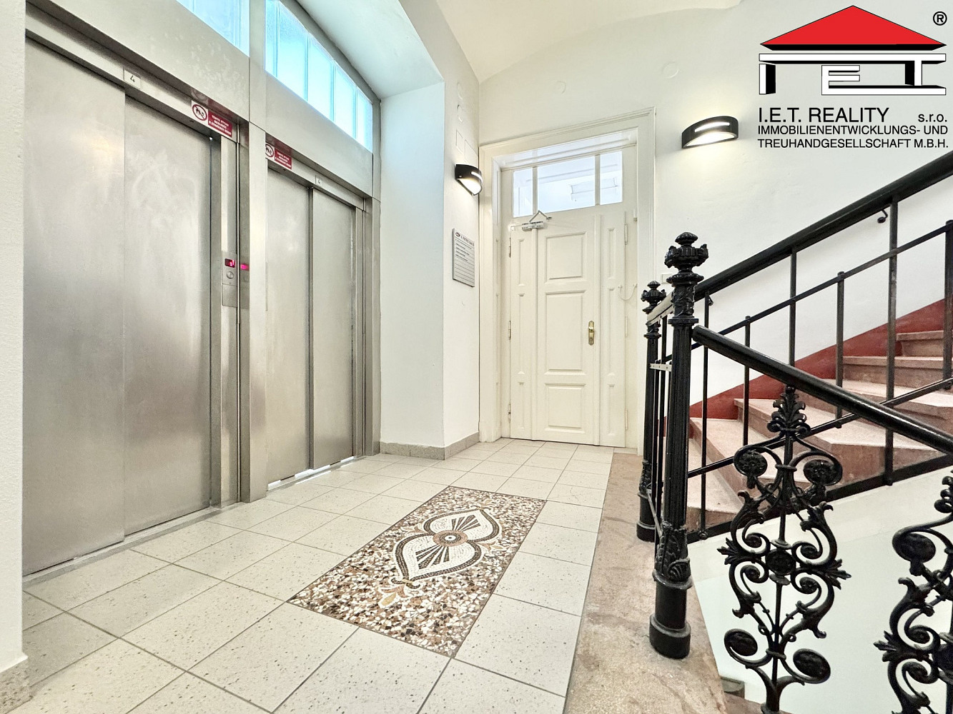 Pronájem kanceláře 283 m² – fotografie 3