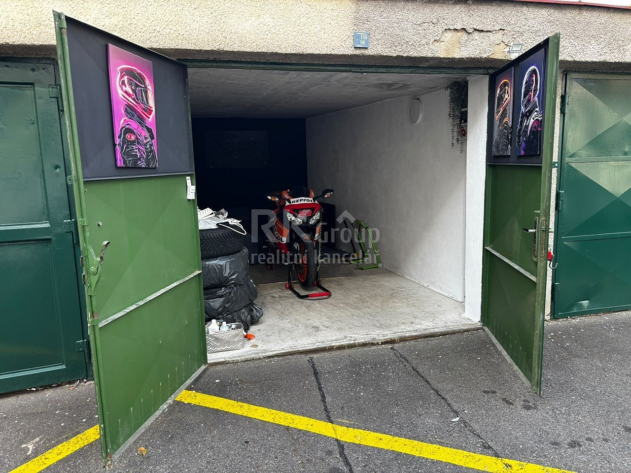Pronájem garáže nebo skladu, 18 m2 + místo před garáží 12 m2, Praha 4 - Michle, ul. Kapitulská – fotografie 2