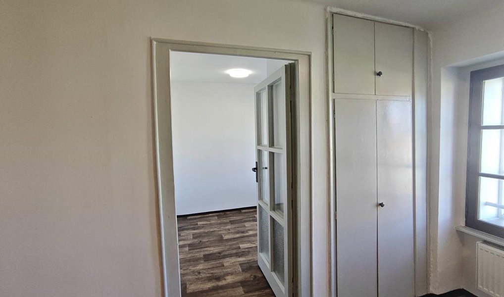 Pronájem bytu 3+1 88 m², Cheb – náhled fotky 3