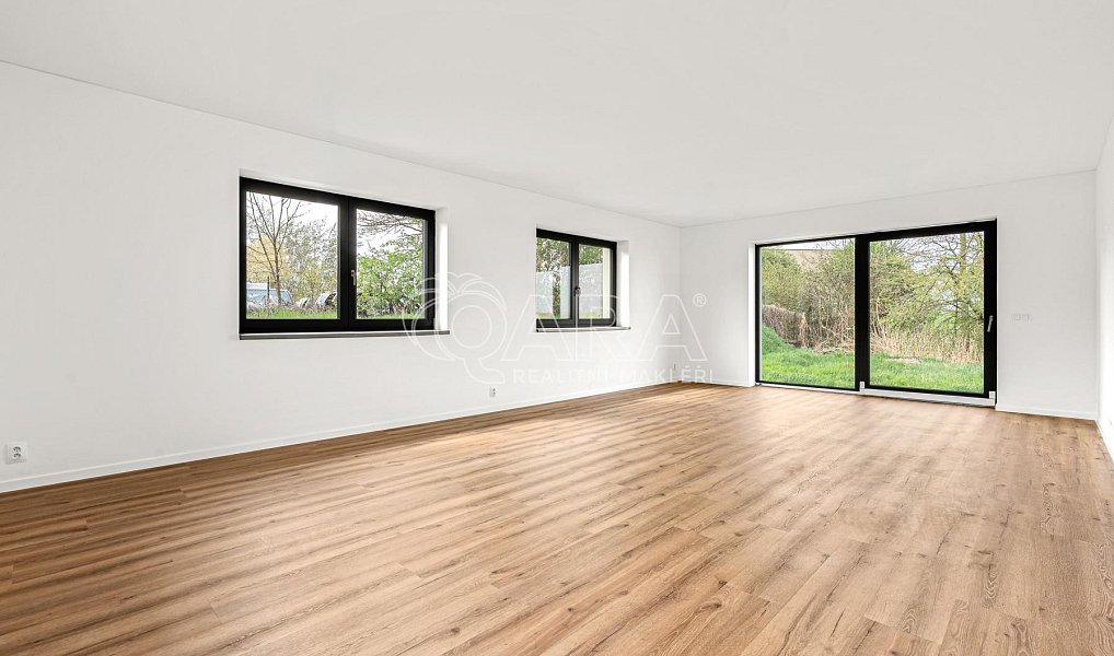 Prodej domu 190 m² s pozemkem 846 m², Rostoklaty – náhled fotky 5