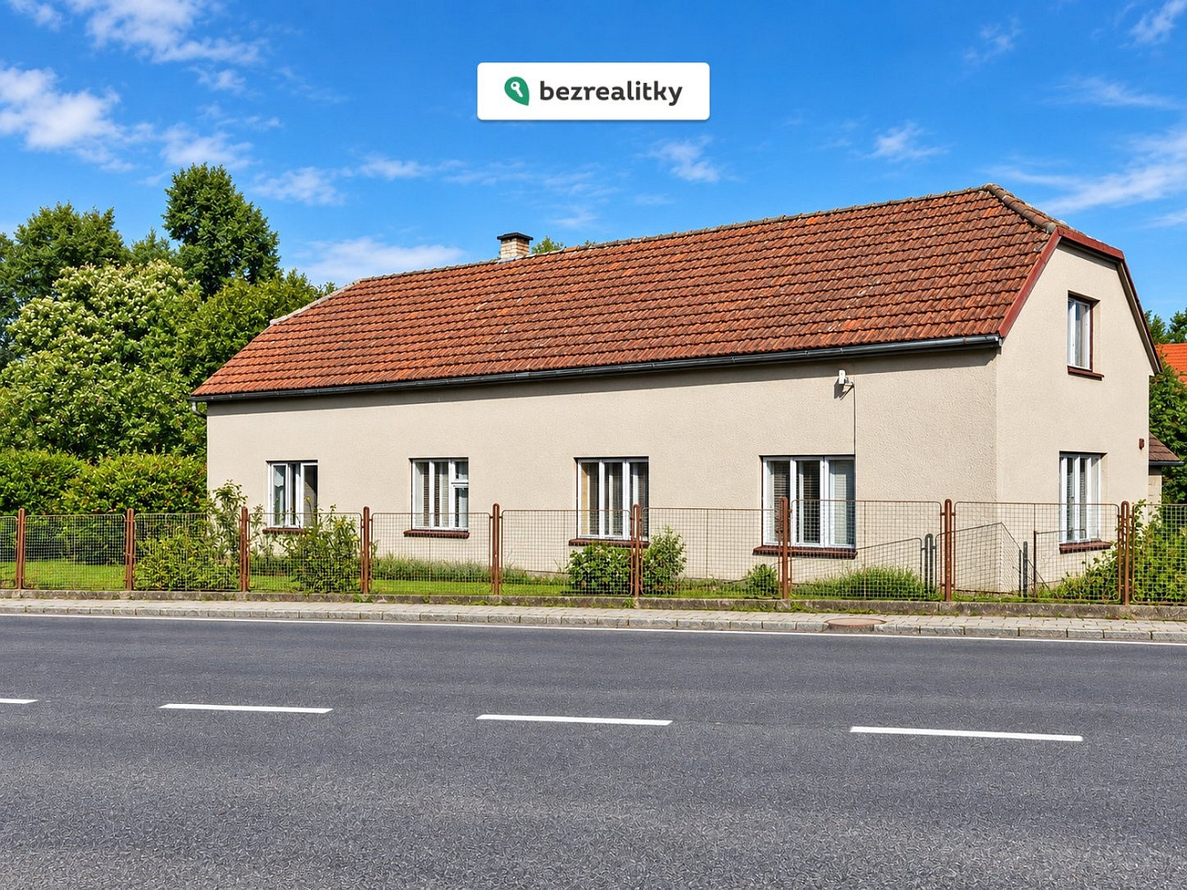 Prodej domu 243 m² s pozemkem 880 m² – fotografie 2