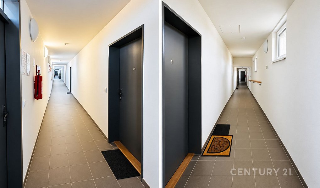 Pronájem bytu 1+kk 41 m², Úvaly – náhled fotky 16