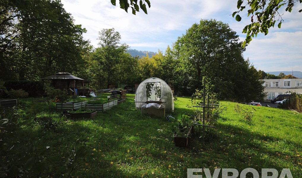 Prodej pozemku, 1243 m², Děčín