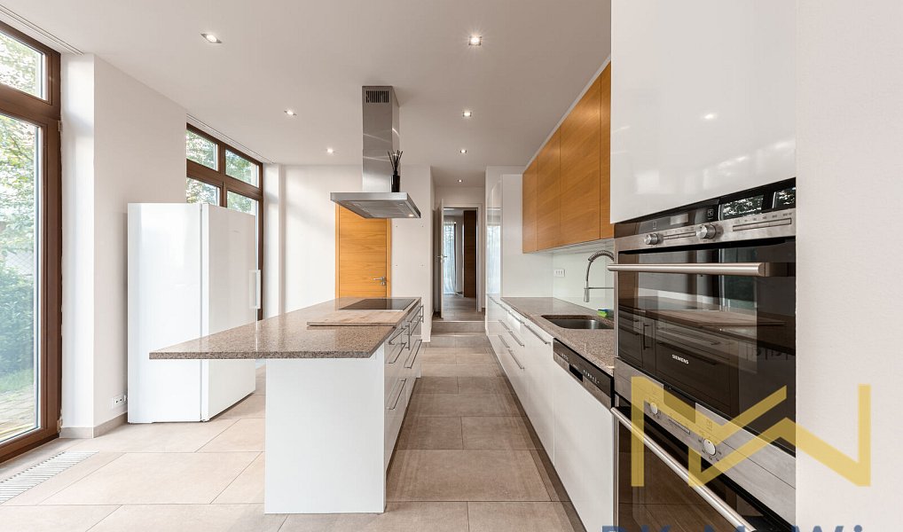 Pronájem domu 400 m² s pozemkem 1 864 m², Praha – náhled fotky 2
