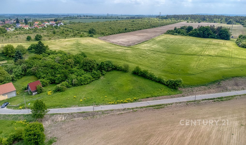 Prodej stavebního pozemku 1 305 m², Chrást – náhled fotky 2