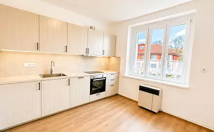 Prodej bytu 2+1 63 m², Májová, Cheb